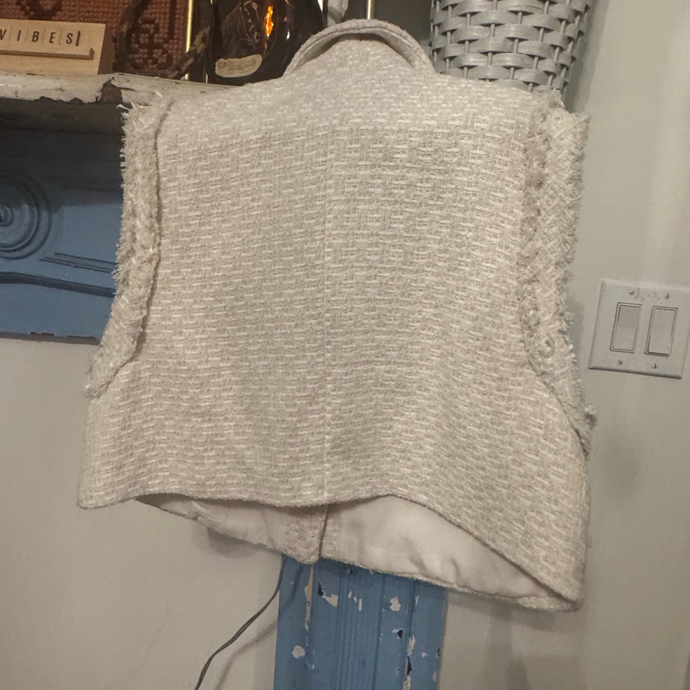 Zara Women's Beige Tweed Vest - Picture 6 of 6